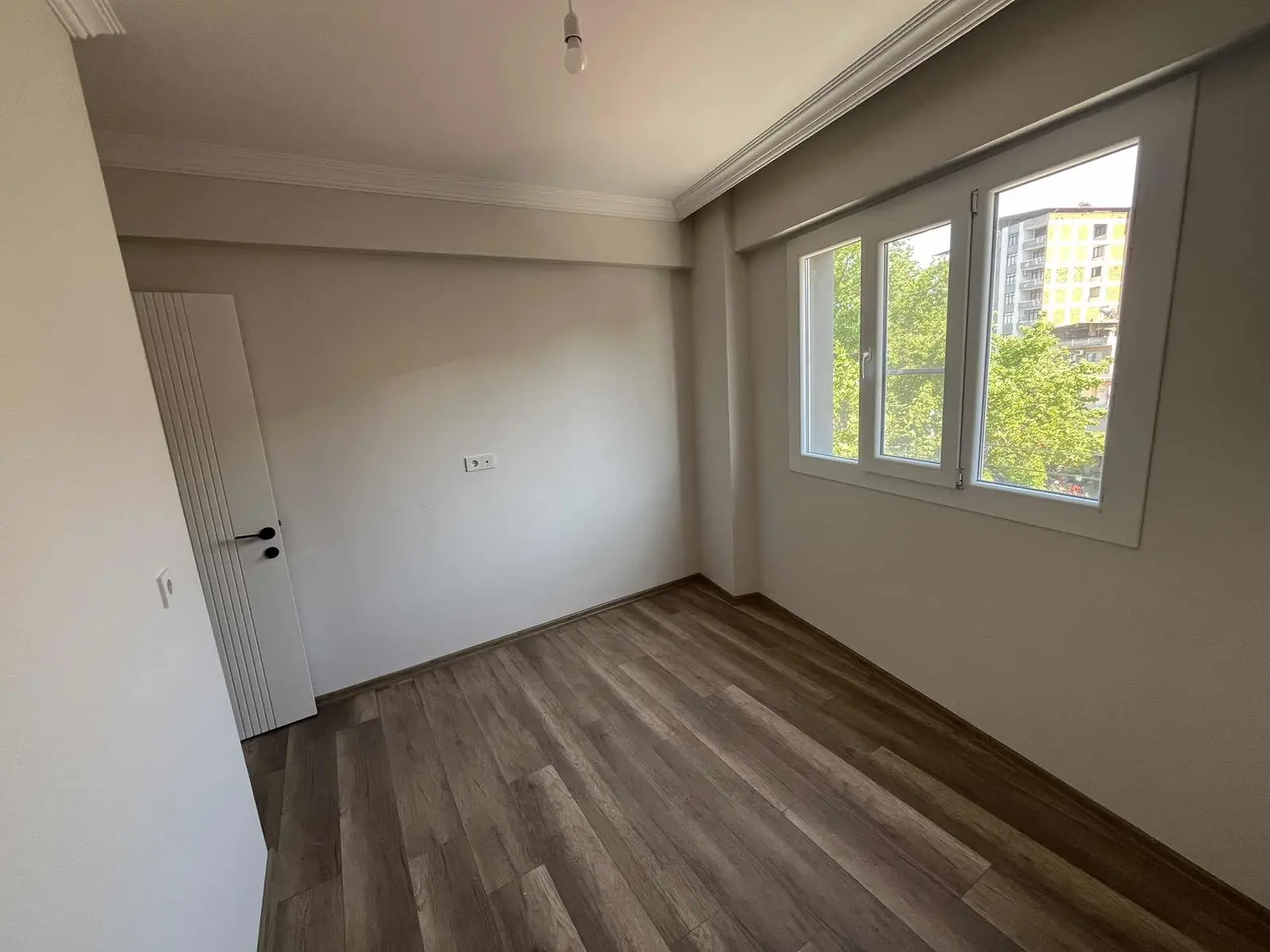 MİRAY EMLAKTAN YENİMAHALLEDE DOĞALGAZLI KİRALIK 2+1 DAİRE