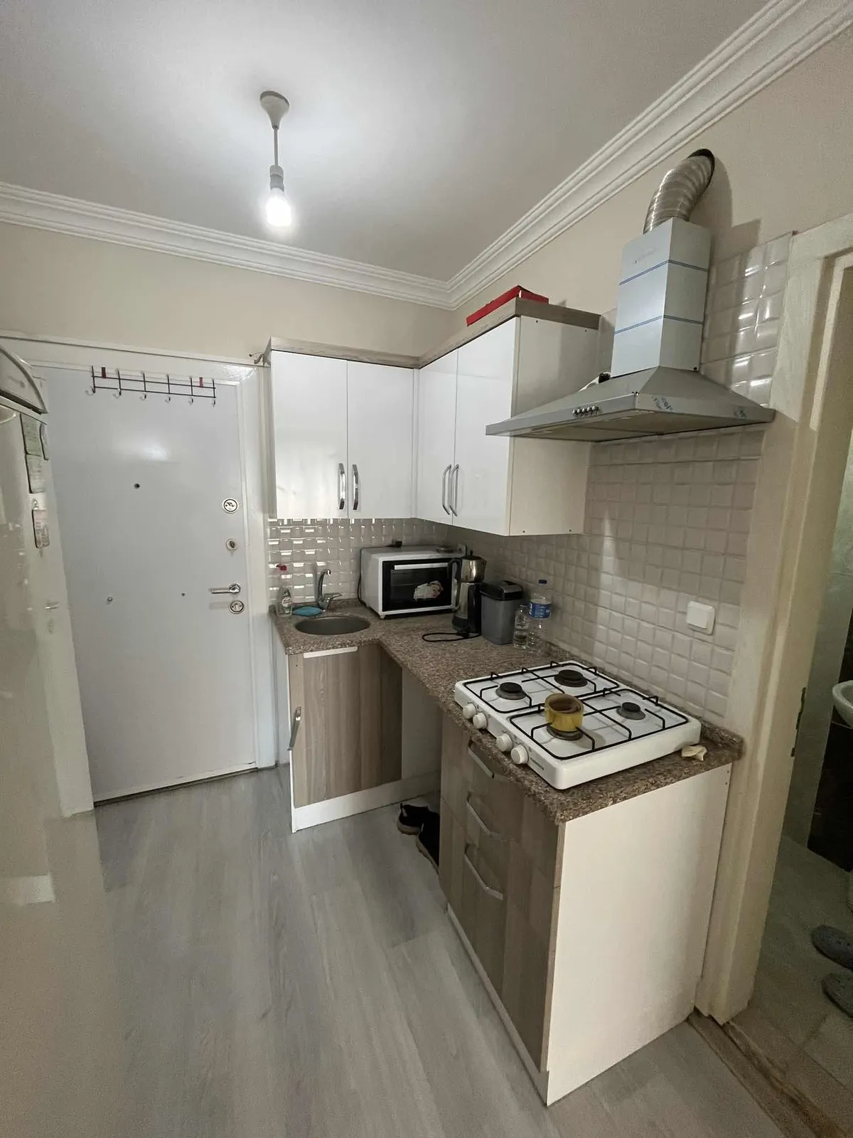 MİRAY EMLAKTAN SÜMER MAHALLESİNDE EŞYALI KİRALIK 1+1 DAİRE